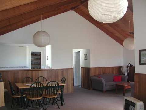 Rainbow House - Accommodation Guide 6