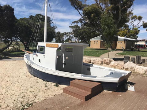Lake Albert Motel - Accommodation Guide 4