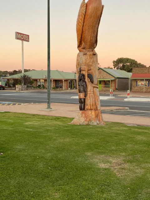 Lake Albert Motel - Accommodation Guide 2