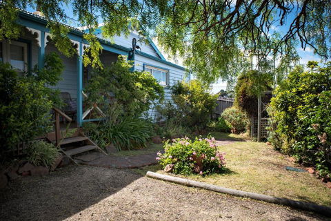 Pettit Cottage - Accommodation Guide 1
