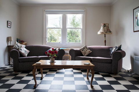 Pettit Cottage - Accommodation Guide 3