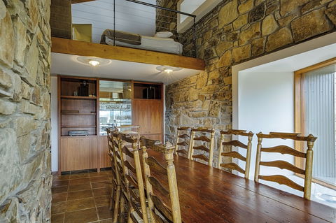 Alpine Woodsmoke - Accommodation Guide 5