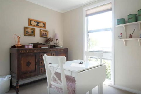 Every Man & His Dog Vineyard - Accommodation Guide 2