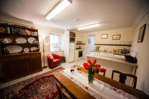 Sunnyside Cottage - Accommodation Asia 6