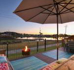 Lakeside Deck House - Accommodation Asia