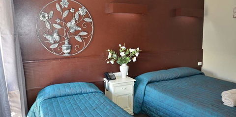 Warwick Motor Inn - Accommodation Asia 0