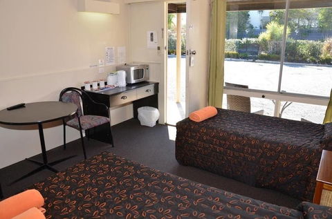 Warwick Motor Inn - Accommodation Asia 1