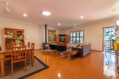 Birds 'n' Bloom Cottages - Accommodation Asia 2