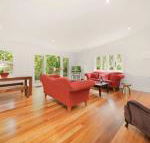 Poets Cottage Fireplace Close to Treks - Accommodation Asia