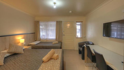 Starline Motor Inn - Accommodation Guide 2