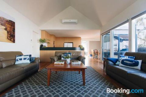 Torquay Retreats Eighteen Beach - Accommodation Asia 3