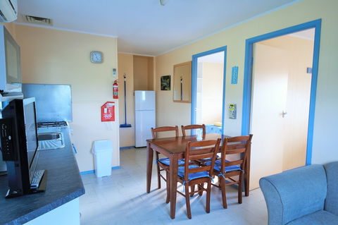 Baudin Beach Apartments - Accommodation Asia 4
