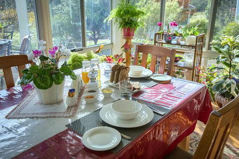 Glenelg On King Bed & Breakfast - Accommodation Guide 2