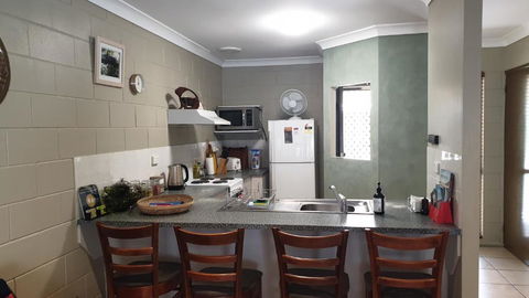 A City Retreat 2BR Apartment Reid Park Townsville - Accommodation Asia 6
