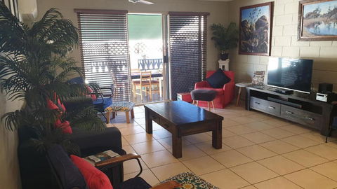 A City Retreat 2BR Apartment Reid Park Townsville - Accommodation Asia 5