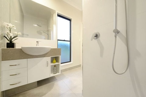 Laguna Views - Accommodation Guide 0