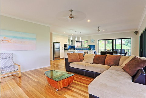 Laguna Views - Accommodation Guide 3