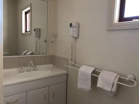 Outback Quarters - Accommodation Guide 6