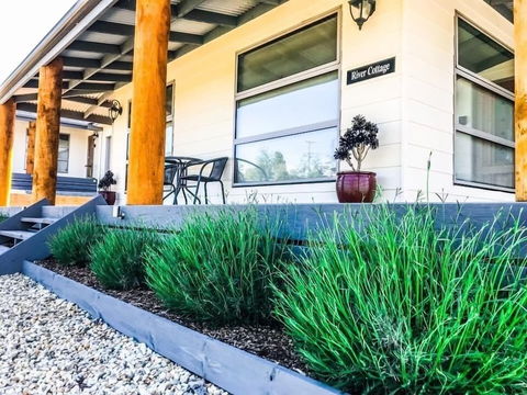 Daysend Cottages - Accommodation Guide 0