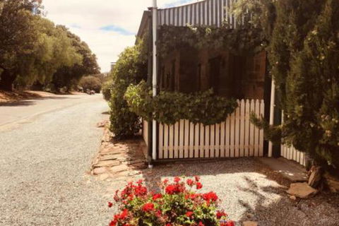 The Olde Devonshire House - Accommodation Guide 0