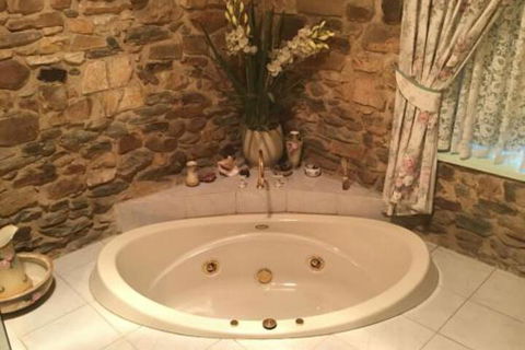 The Olde Devonshire House - Accommodation Guide 4
