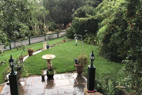 The Olde Devonshire House - Accommodation Guide 5