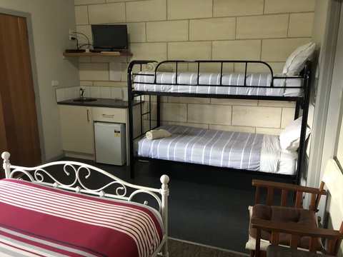 Port Campbell Guesthouse & Flash Packers - Accommodation Guide 1