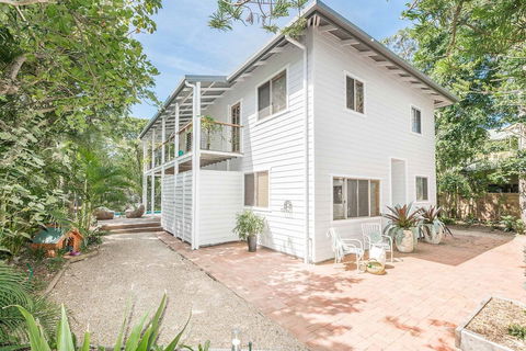 A PERFECT STAY - Beach Chalet - Accommodation Guide 0