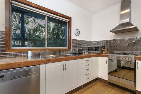 A PERFECT STAY - Beach Chalet - Accommodation Guide 2