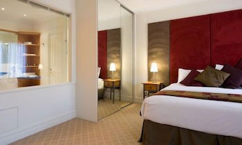 Lakeside Suites 2 - Accommodation Asia 2