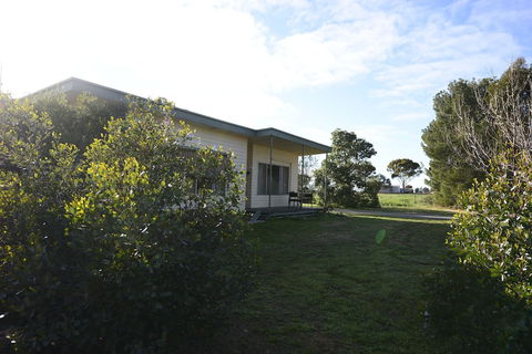 Sea Lake Motel - Accommodation Guide 2