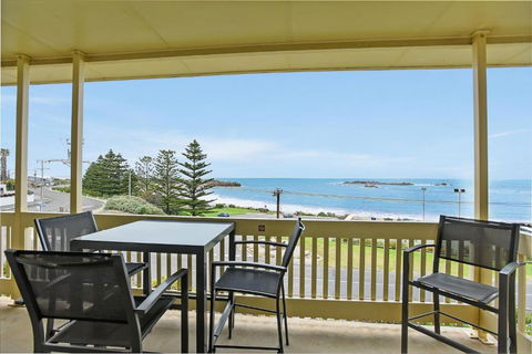 The Dolphins Beachfront Apartments - Accommodation Asia 3