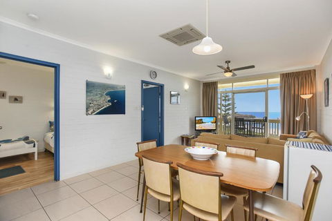 The Dolphins Beachfront Apartments - Accommodation Asia 4