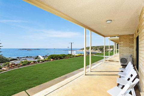 The Dolphins Beachfront Apartments - Accommodation Asia 2