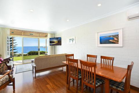 The Dolphins Beachfront Apartments - Accommodation Asia 5