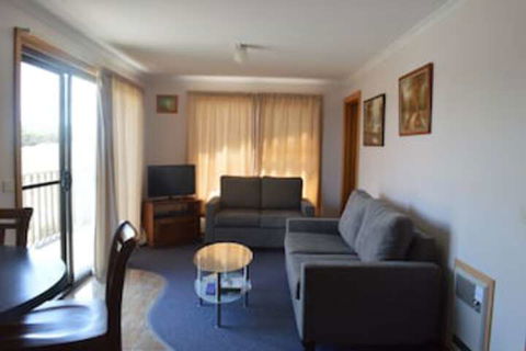 Sunset Holiday Villas - Accommodation Asia 0