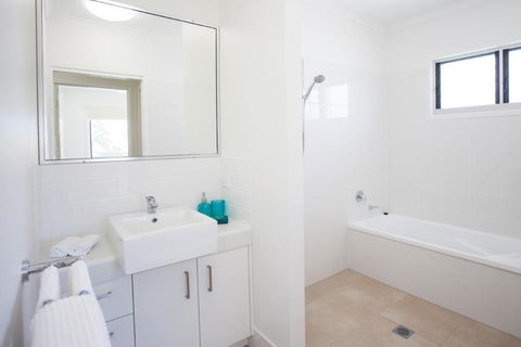 Petrie Beach Holiday Home - Accommodation Asia 6