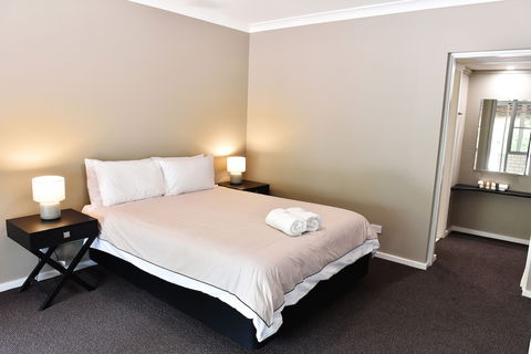 Dutchies Motel Nelson Bay - Accommodation Asia 5