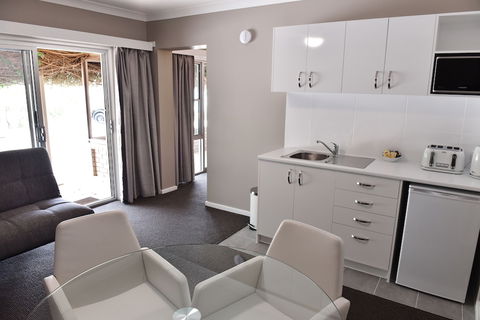 Dutchies Motel Nelson Bay - Accommodation Asia 4