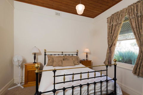 Abaleen House - Accommodation Asia 2
