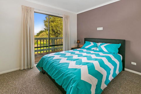 Fairview On Fairhills - Accommodation Guide 4
