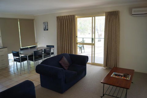 Tooleybuc River Retreat Villas - Accommodation Guide 6