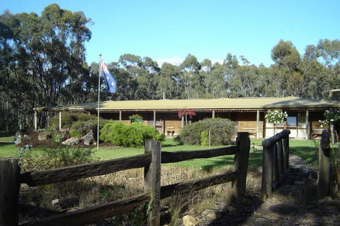 Gunyah Valley Retreat - Accommodation Asia 4