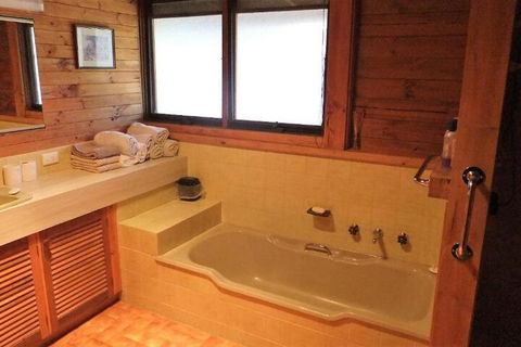 Gunyah Valley Retreat - Accommodation Asia 3