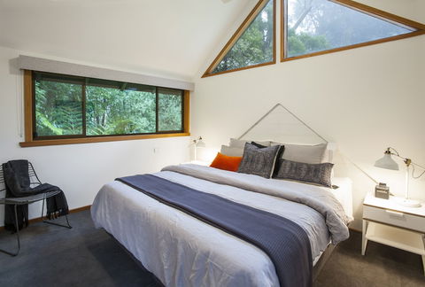 Artist On Everest - Accommodation Asia 6