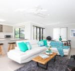 Beach Breeze Holiday House - Accommodation Asia