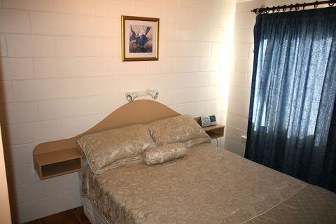 Lake Edge Holiday Units - Accommodation Asia 4