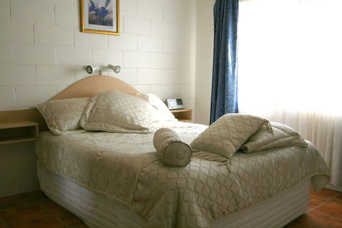 Lake Edge Holiday Units - Accommodation Asia 5