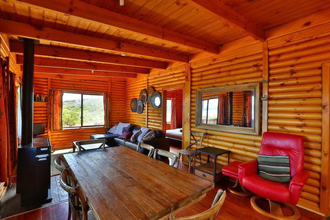 Cloudy Bay Cabin - Accommodation Guide 3
