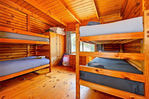 Cloudy Bay Cabin - Accommodation Guide 5